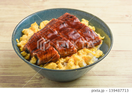 鰻の卵とじ丼 鰻の卵とじ丼 139487713