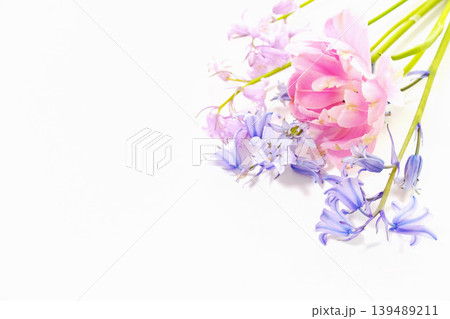 パステルカラーの花のフレーム 139489211