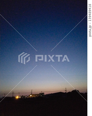 夜空の青い空 139489418