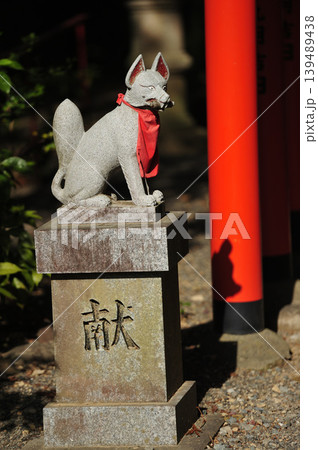 森に佇む稲荷神社 森に佇む稲荷神社 139489438