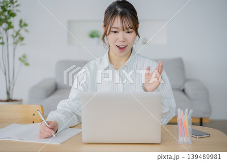 オンライン学習 女性 オンライン学習 女性 139489981