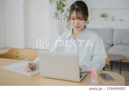 オンライン学習 女性 オンライン学習 女性 139489982