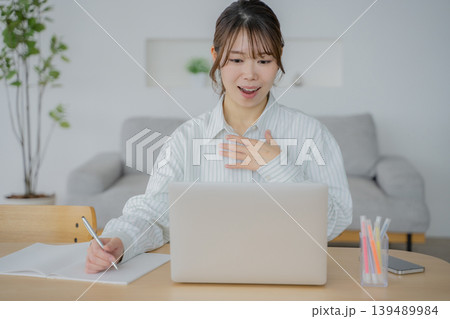 オンライン学習 女性 オンライン学習 女性 139489984