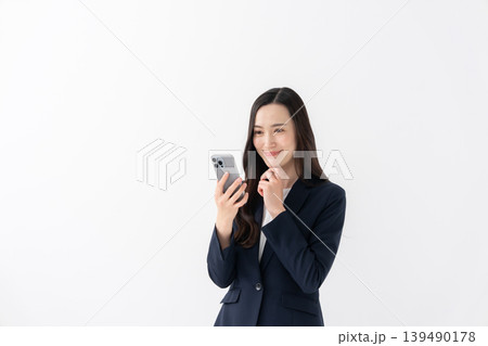 女性　スマートフォン　スマホ 139490178