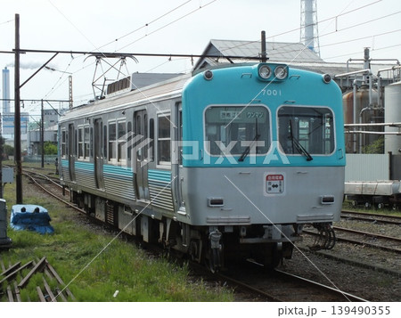 岳南電車7000形7001号(岳南富士岡駅にて撮影) 岳南電車7000形7001号(岳南富士岡駅にて撮影) 139490355