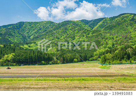 奥琵琶湖の田園風景 滋賀県長浜市西浅井町 奥琵琶湖の田園風景 滋賀県長浜市西浅井町 139491083