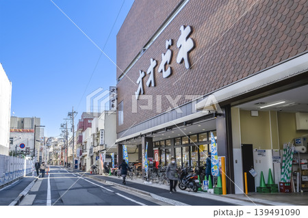 東京都品川区の都市風景 戸越公園駅前のスーパーオオゼキ 東京都品川区の都市風景 戸越公園駅前のスーパーオオゼキ 139491090
