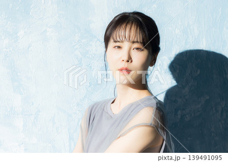 若い女性 若い女性 139491095