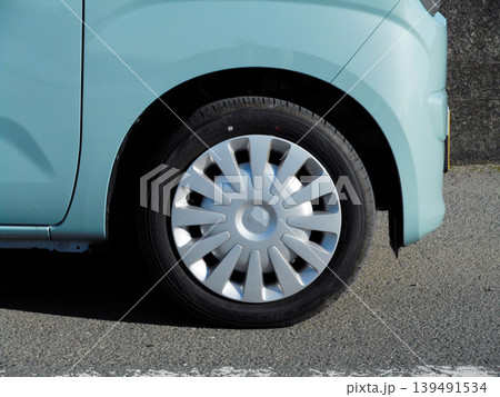 軽乗用車のスチールホイールとホイールカバー 軽乗用車のスチールホイールとホイールカバー 139491534