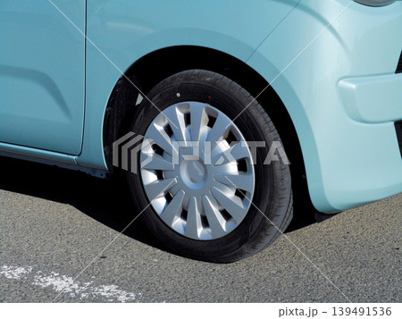 軽乗用車のスチールホイールとホイールカバー 139491536