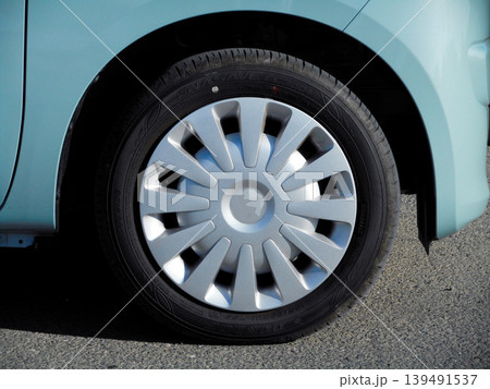 軽乗用車のスチールホイールとホイールカバー 軽乗用車のスチールホイールとホイールカバー 139491537