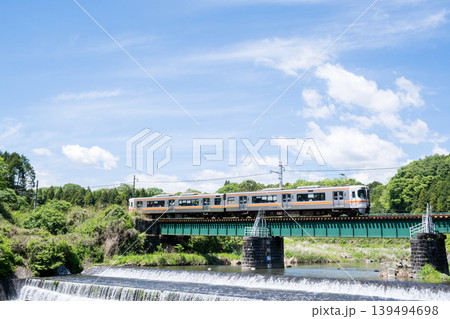 【御殿番線】鮎沢川を渡る普通列車 139494698