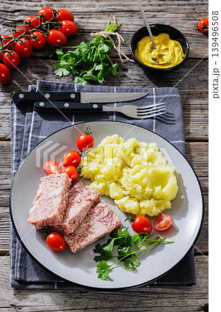 Slices of classic head cheese with mashed potatoes Slices of classic head cheese with mashed potatoes 139496508