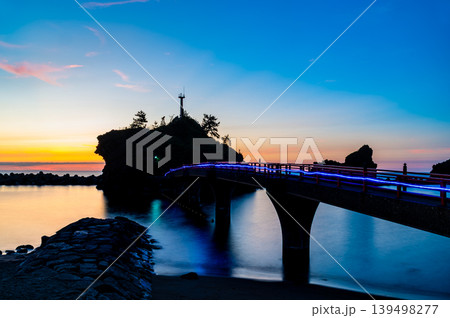 新潟 弁天岩の夕景 新潟 弁天岩の夕景 139498277