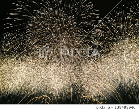夜を飾る大花火 139499946