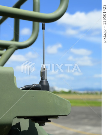 航空自衛隊軽装甲機動車のVHF/UHFアンテナ 139501425