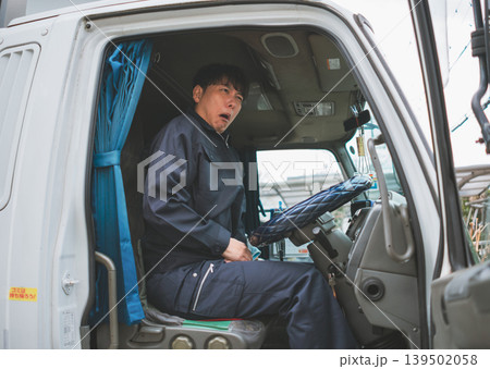 40‑something worker 139502058