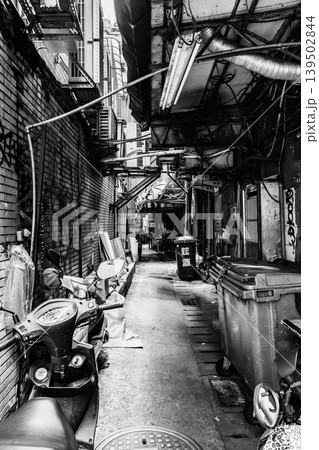 アジア的路地裏景 台湾 モノクロ アジア的路地裏景 台湾 モノクロ 139502844