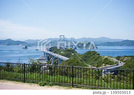 鳴門公園の展望台から望む大鳴門橋と瀬戸内海の絶景風景 139503013