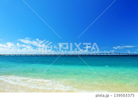 沖縄 宮古島 与那覇前浜の青空と海 沖縄 宮古島 与那覇前浜の青空と海 139503375