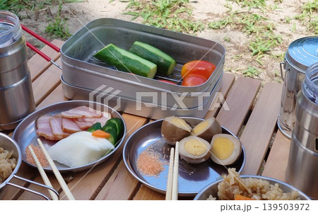 自然に囲まれて味わうキャンプ料理 自然に囲まれて味わうキャンプ料理 139503972