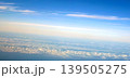 飛行機から見た空と雲の上の青空風景 139505275