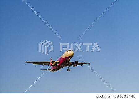 午後の仙台空港 着陸中の飛行機 宮城県名取市 午後の仙台空港 着陸中の飛行機 宮城県名取市 139505449