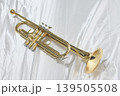 白い背景のトランペット 139505508