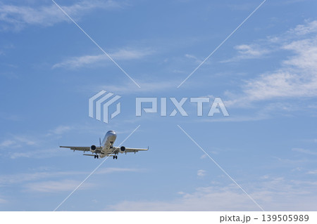 青空の仙台空港 着陸中の飛行機 宮城県名取市 青空の仙台空港 着陸中の飛行機 宮城県名取市 139505989