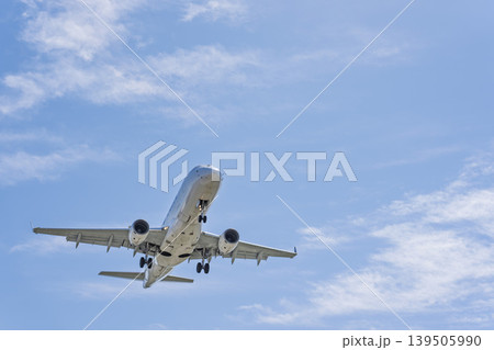 青空の仙台空港 着陸中の飛行機 宮城県名取市 青空の仙台空港 着陸中の飛行機 宮城県名取市 139505990