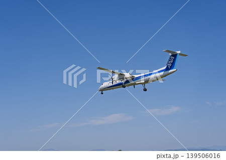青空の仙台空港 着陸中の飛行機 宮城県名取市 青空の仙台空港 着陸中の飛行機 宮城県名取市 139506016