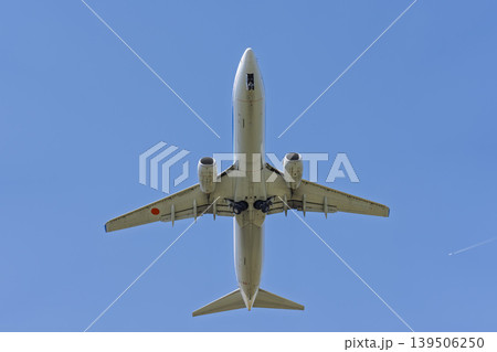 青空の仙台空港 離陸中の飛行機 宮城県名取市 青空の仙台空港 離陸中の飛行機 宮城県名取市 139506250