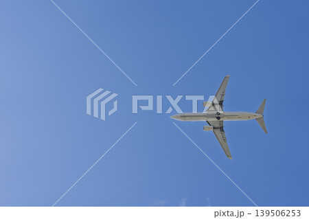 青空の仙台空港 離陸中の飛行機 宮城県名取市 青空の仙台空港 離陸中の飛行機 宮城県名取市 139506253