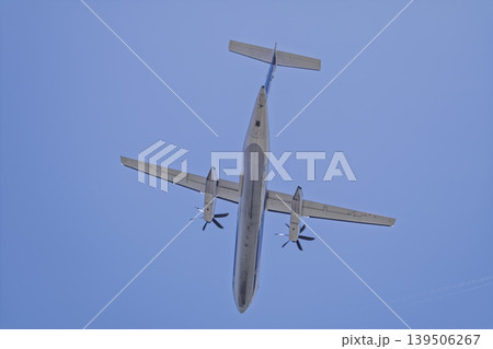 青空の仙台空港 離陸中の飛行機 宮城県名取市 青空の仙台空港 離陸中の飛行機 宮城県名取市 139506267
