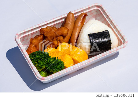 おにぎり弁当01 おにぎり弁当01 139506311