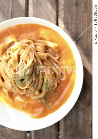 平打ち玄米麺で作ったカニトマトクリームパスタ　グルテンフリー麺 139508555