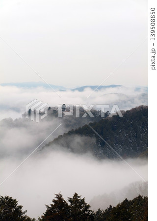 冬の雲海と備中松山城(天空の山城)25669 冬の雲海と備中松山城(天空の山城)25669 139508850