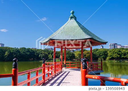 Iconic hexagonal red pavilion at Ohori lake park, Fukuoka, Japan 139508943