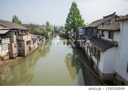 Ancient village along canal of Zhujiajiao water town, Shanghai 139508984