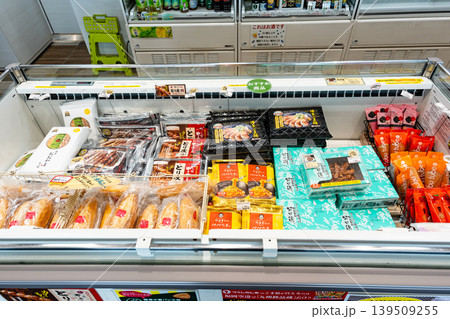 福岡空港でお土産を買う 食べ物 福岡県福岡市博多区下臼井 福岡空港でお土産を買う 食べ物 福岡県福岡市博多区下臼井 139509255