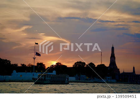 ワットアルンから見たバガン遺跡の夕景 ワットアルンから見たバガン遺跡の夕景 139509451