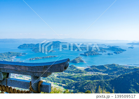 熊本県天草　倉岳山頂　倉岳神社の天空の鳥居と八代海 139509517