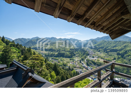 山形・山寺の古い木製天井が縁取る山の風景パノラマ 山形・山寺の古い木製天井が縁取る山の風景パノラマ 139509893