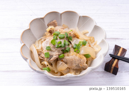 豚肉と新玉ねぎのポン酢炒め 豚肉と新玉ねぎのポン酢炒め 139510165