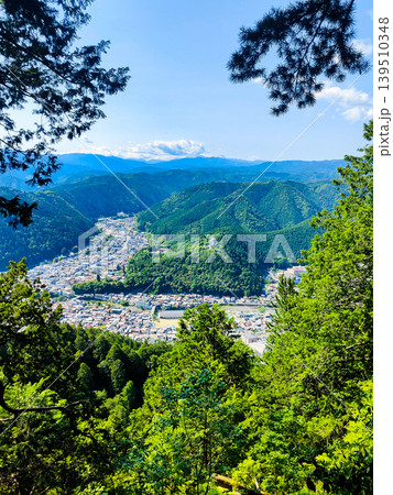 東殿山から望む郡上八幡城と郡上八幡の町並み 東殿山から望む郡上八幡城と郡上八幡の町並み 139510348