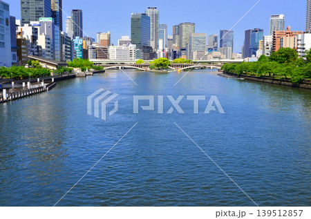大阪　天満橋から望む中之島方面の風景 139512857
