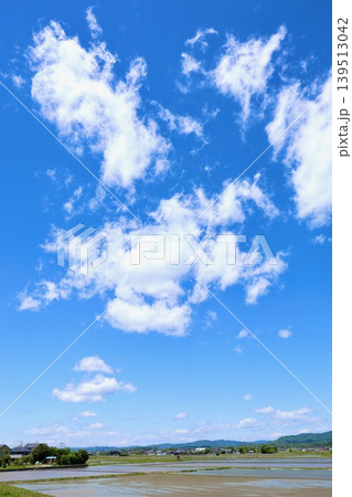 流れる雲と田園 139513042