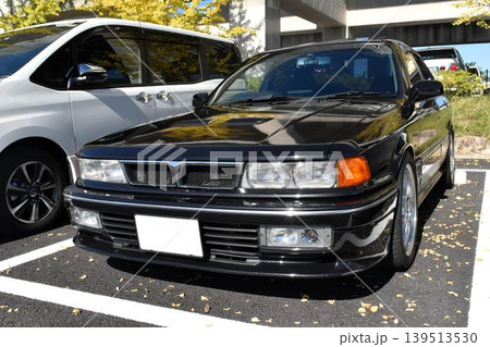 駐車場に停めた黒い車 駐車場に停めた黒い車 139513530