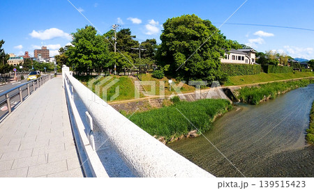 橋からみた川の風景 139515423