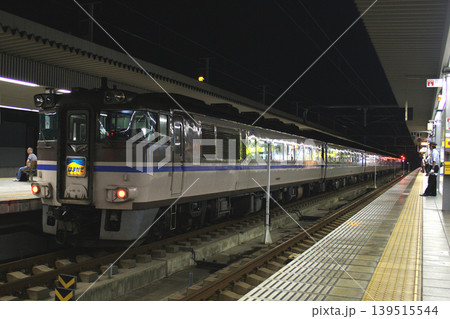 特急はまかぜ号（保存車両のキハ181-12連結） 139515544
